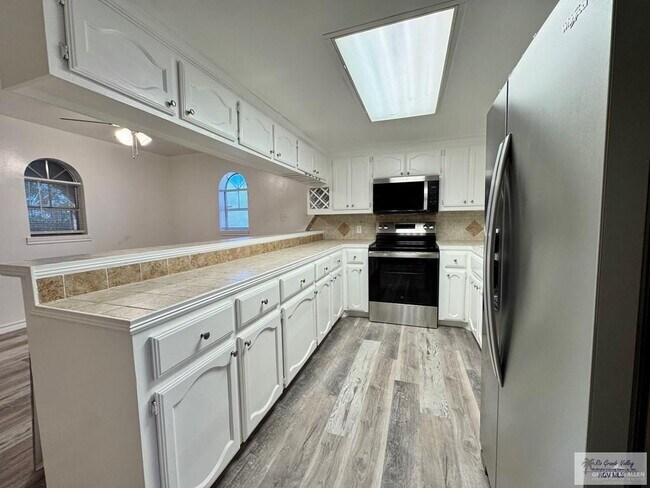 Building Photo - 15 Highland Park Ave