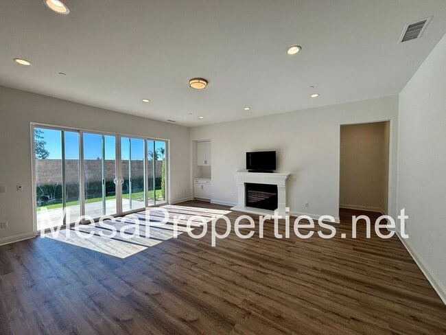 Building Photo - 10045 Goldenrod Ct