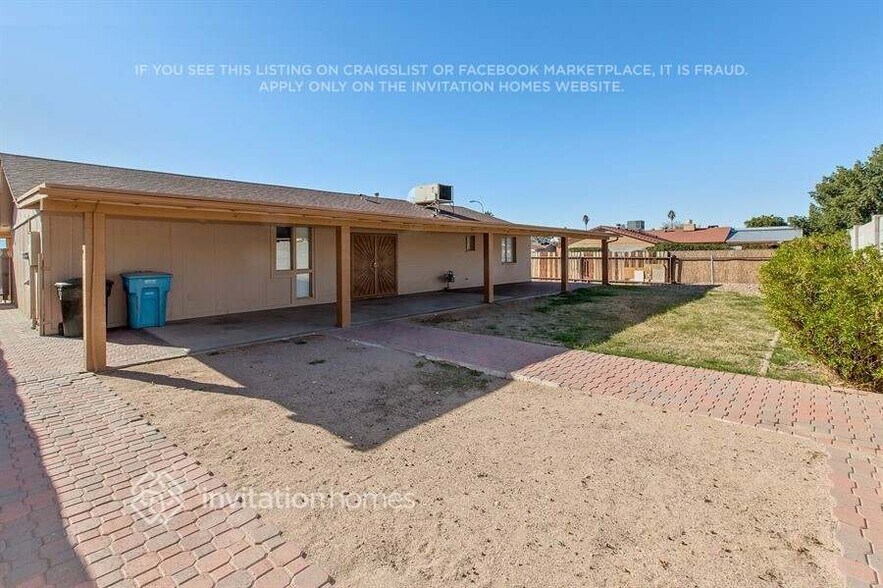Building Photo - 7250 W Glenrosa Ave