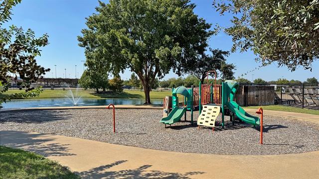 Building Photo - 1113 Seguin Rd