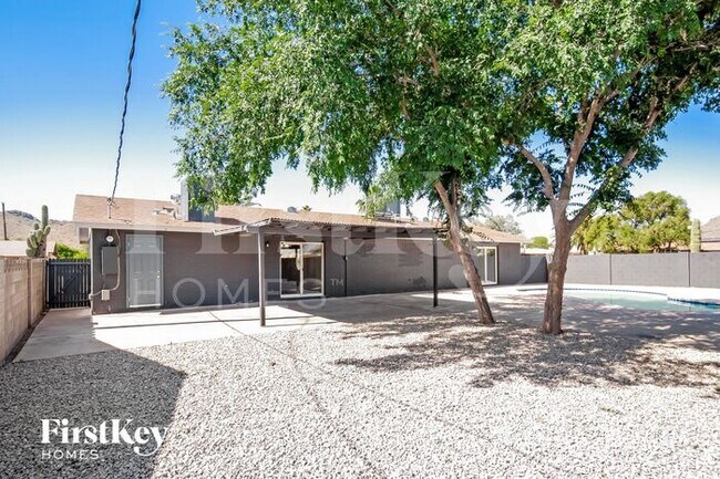 Building Photo - 2434 E Karen Dr