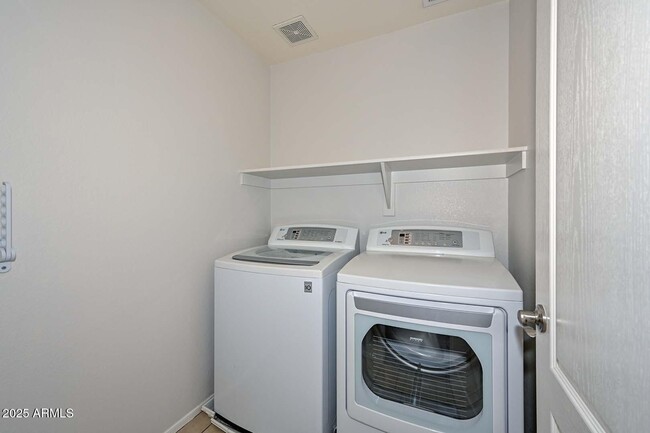 Building Photo - 3733 E Kerry Ln