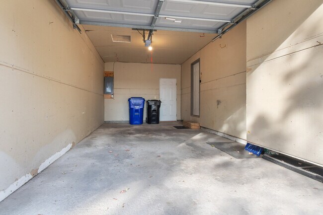 Building Photo - 1800 E Northland Ave