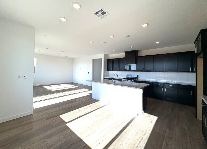 Building Photo - 777 Rosazzo Ln