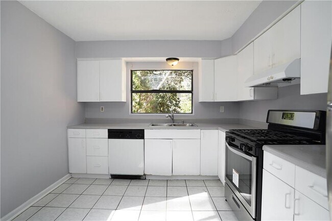 Building Photo - 2455 Landington Way NW