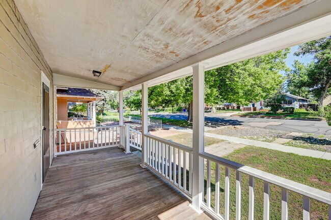 Building Photo - $1,750.00 - 2 Bedrooms, 1 Bathroom, Single...