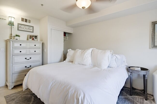 Building Photo - Steps from the Sand - Pacific Beach Townhome, Offered Fully or Partially Furnished