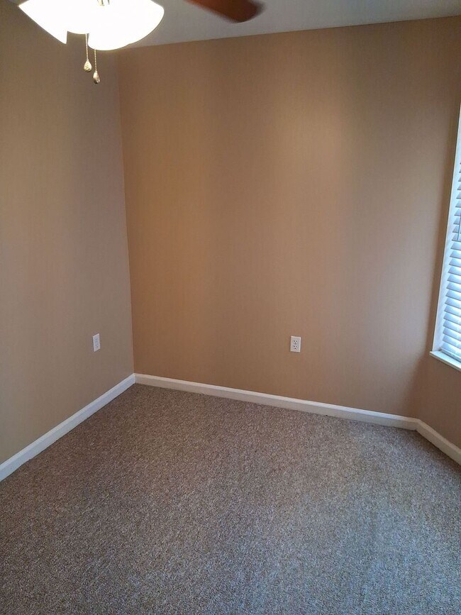 Building Photo - 3bed/2bath available August 01st!  $3000 Monthly Rent includes TWO assigned parking spaces