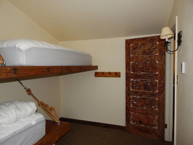 Building Photo - 355 W Deloney Ave