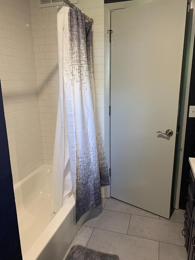 Building Photo - 2709 Highland Dr