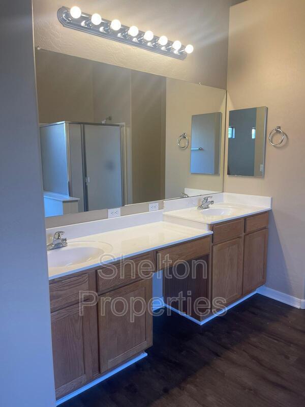 Building Photo - 25652 W Magnolia St