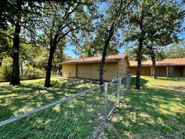 Building Photo - Quiet Community Living in Elm Mott