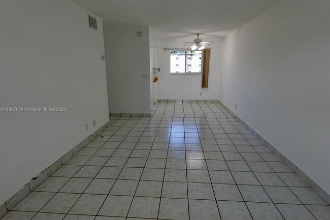 Building Photo - 250 NE 40th St