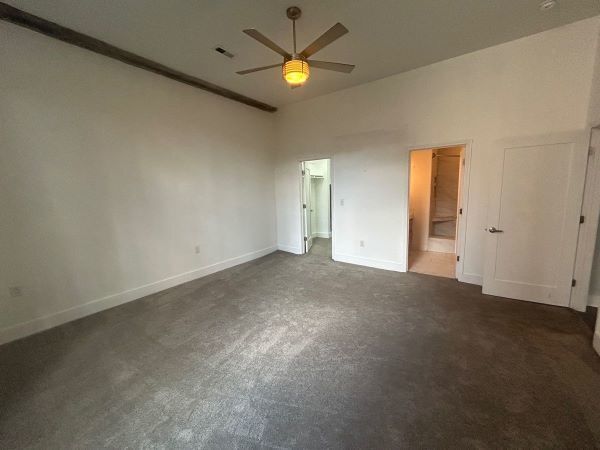 Building Photo - Urban condo close to downtown