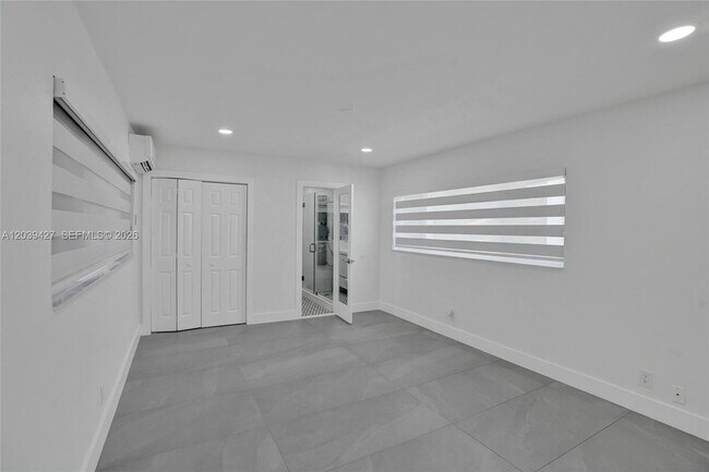 Building Photo - 213 NE 43rd St
