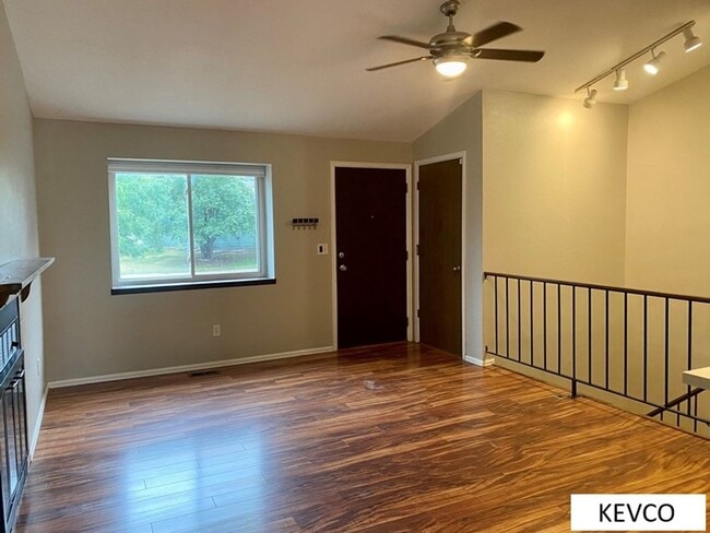 Building Photo - Sweet Home - Central Fort Collins!