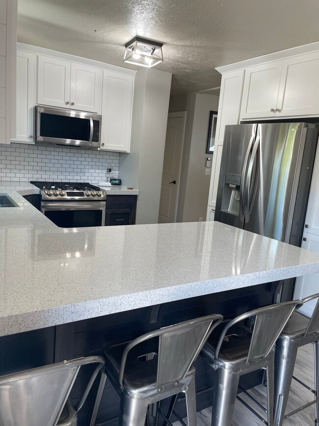 Building Photo - 1011 W 600 S