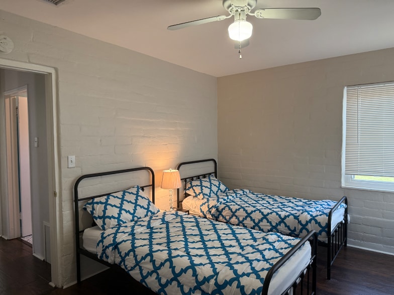 Building Photo - 445/2 E Alisal St