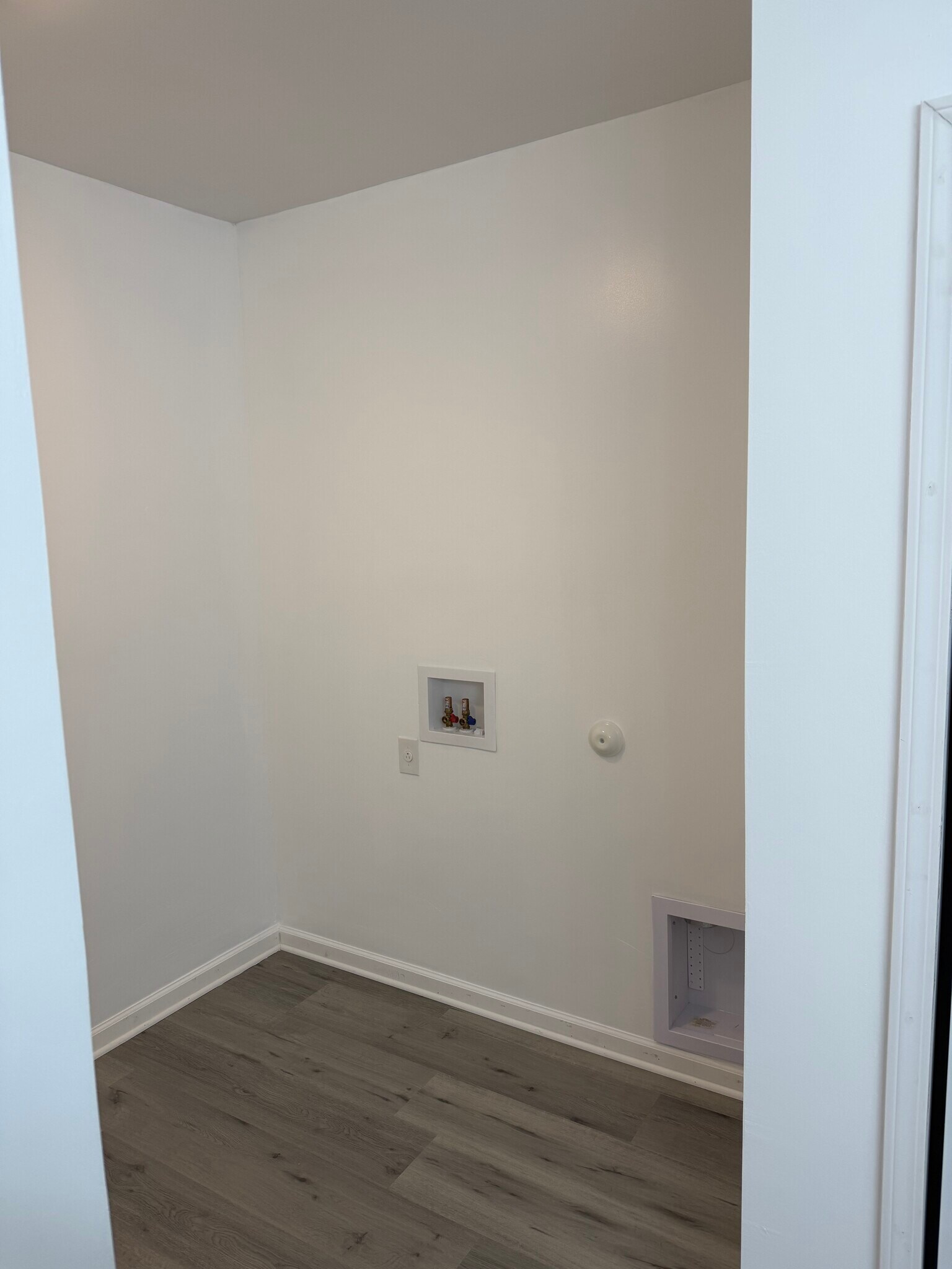 Washer Dryer Hook - 1300 W Main St