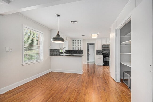 Building Photo - 12847 Memorial Dr