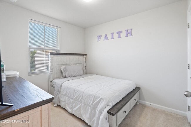 Building Photo - 305 Cyprus Ct