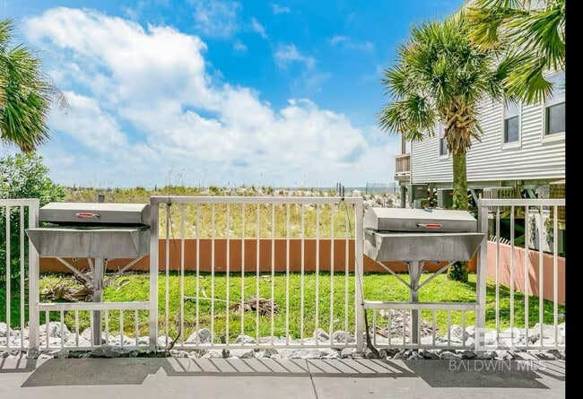 Building Photo - 1117 W Beach Blvd