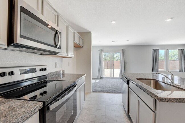 Building Photo - Newer Home in Indian Springs!