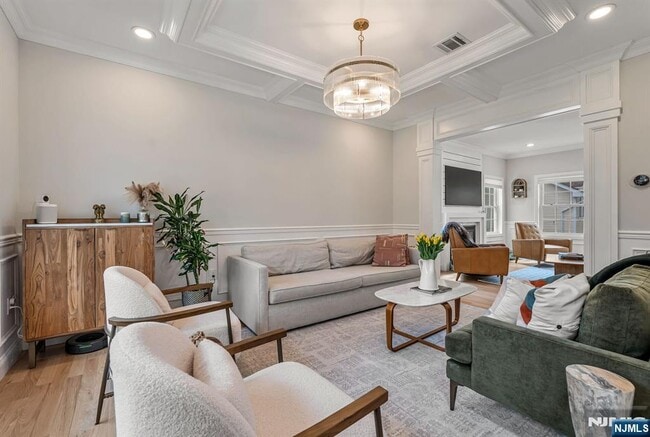 Building Photo - 765 6th Ave