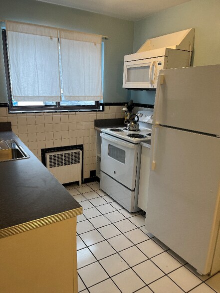 Building Photo - 464 Grand Ave