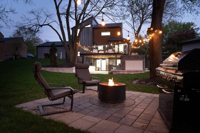 Building Photo - 4016 Eaton Dr