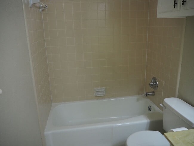 Building Photo - 1934 Maxwell Dr