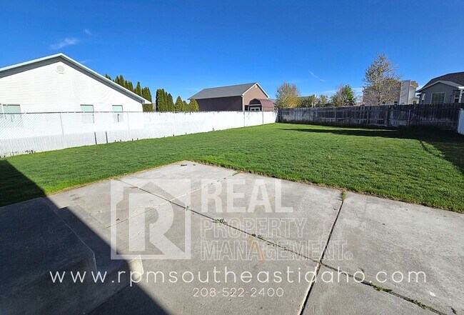 Building Photo - Spacious & Updated 2 Bedroom, 2 Bathroom Twin Home in Ammon with Garage, Fenced Backyard, and Hoo...
