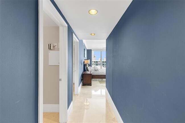 Building Photo - 3101 S Ocean Dr
