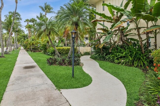 Building Photo - 255 Sunrise Dr