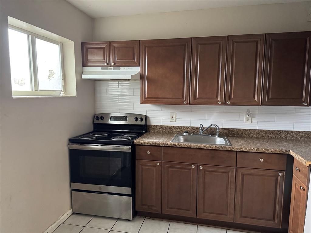 Building Photo - 911 SW 15th Ter