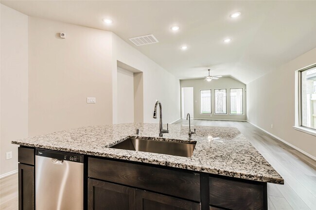 Building Photo - 558 Sand Branch Dr