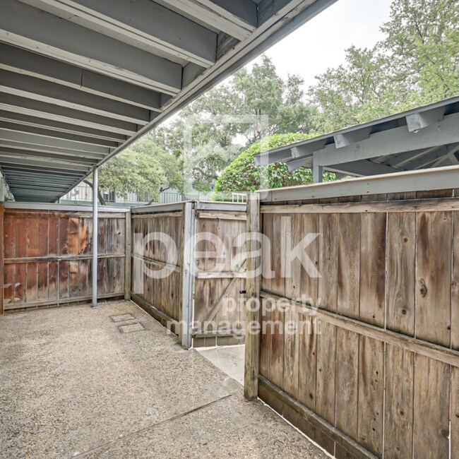 Building Photo - $1099! Updated 1-Bedroom Condo Near Pool R...