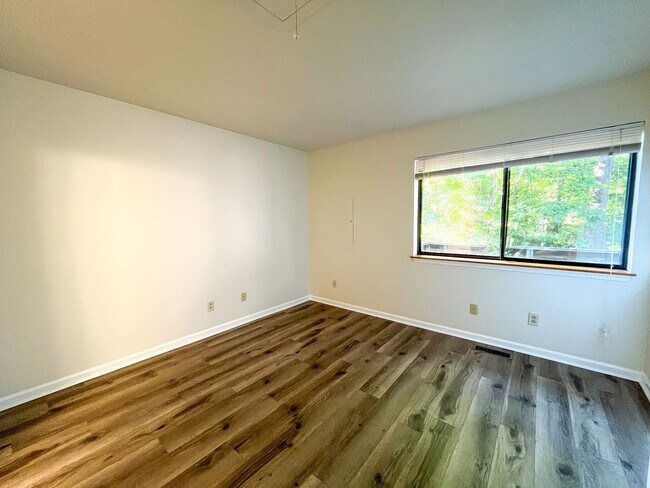 Building Photo - 2BD/2BA In Birnam Wood Near Stonefield & A...