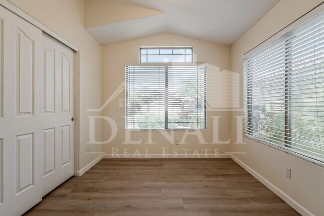Building Photo - 15728 N 104th St