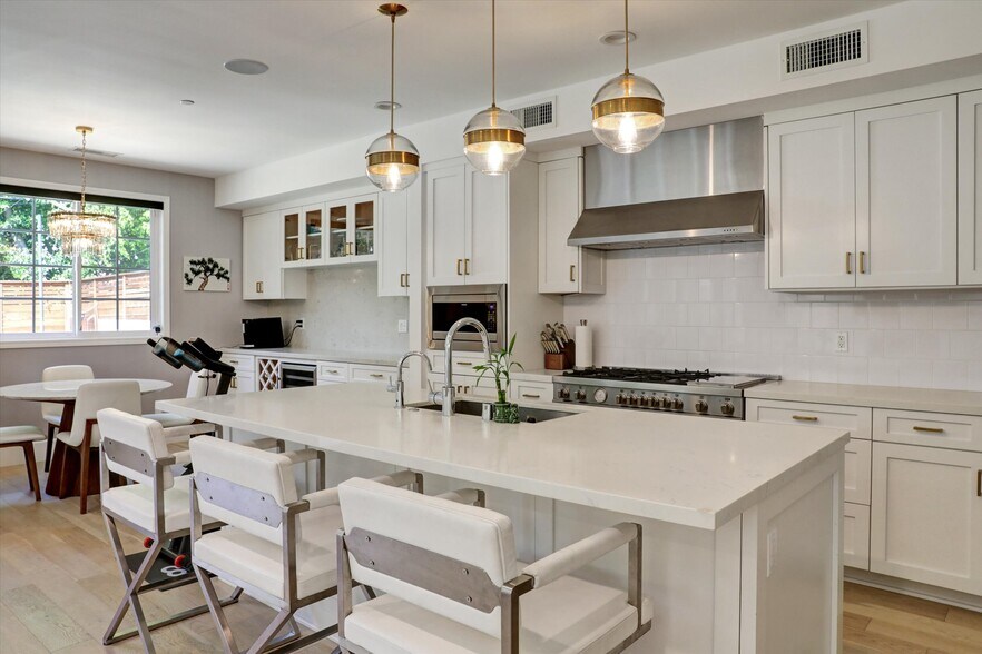 Building Photo - 10593 Kinnard Ave