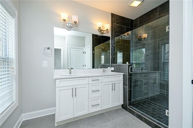 Building Photo - 1299 Linden Ct