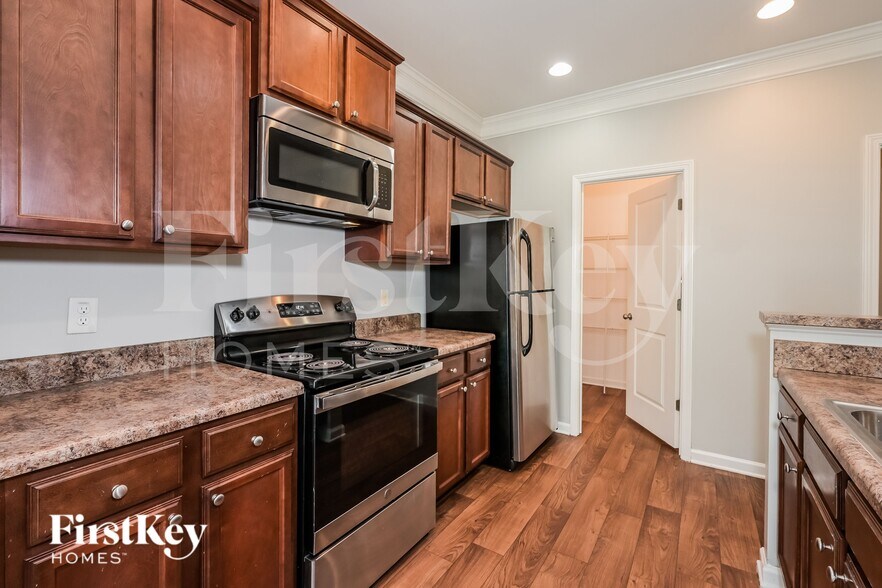 Building Photo - 975 Treymont Way SW