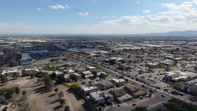 Building Photo - 11105 La Quinta Pl