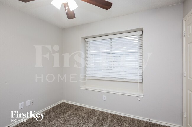 Building Photo - 136 Woodcreek Dr