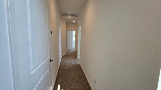 Building Photo - 3 Bedroom 2.5 bath townhouse new community in Ontario