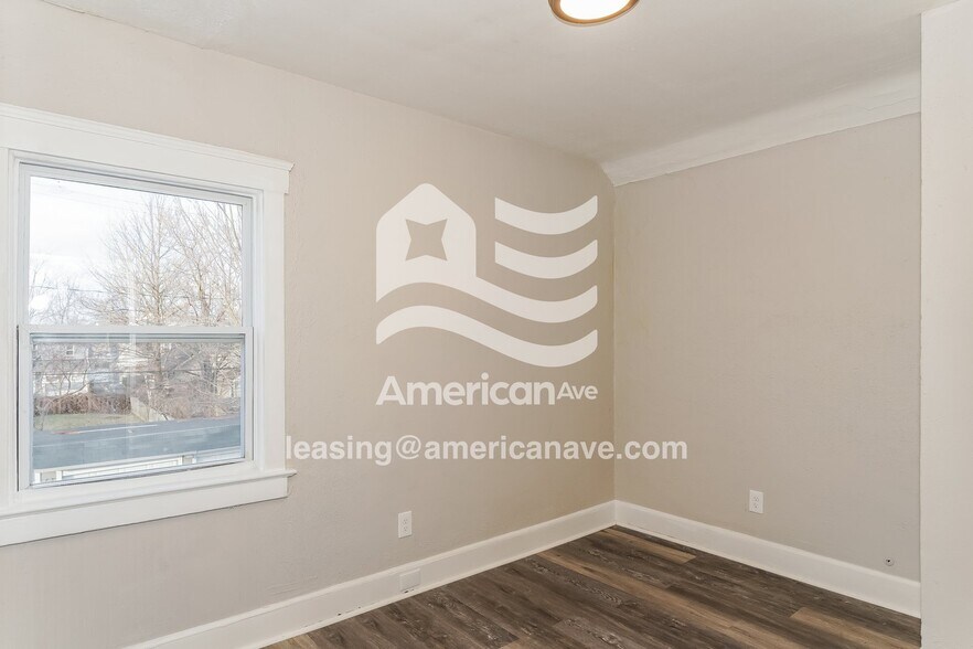 Building Photo - 1542 E 173rd St