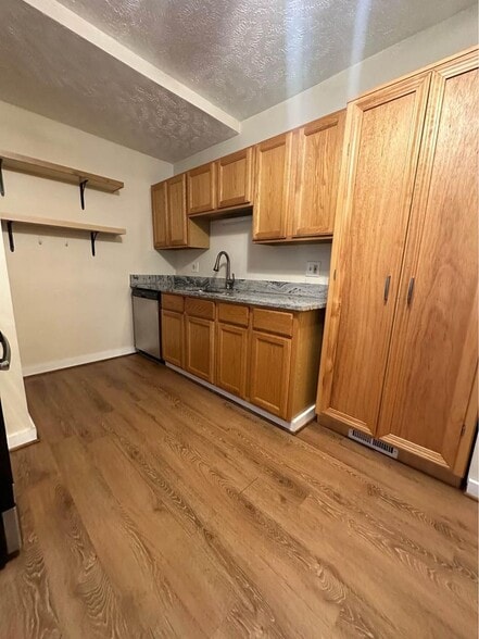 Building Photo - 3005 Colburn Ave