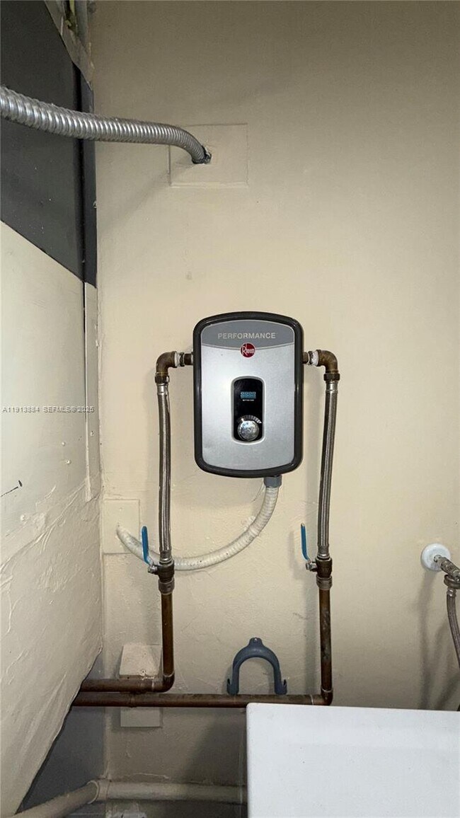 Building Photo - 6625 SW 49th St