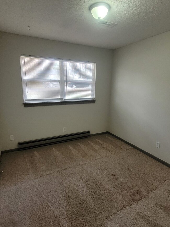 Building Photo - 3 Bed One Bath House