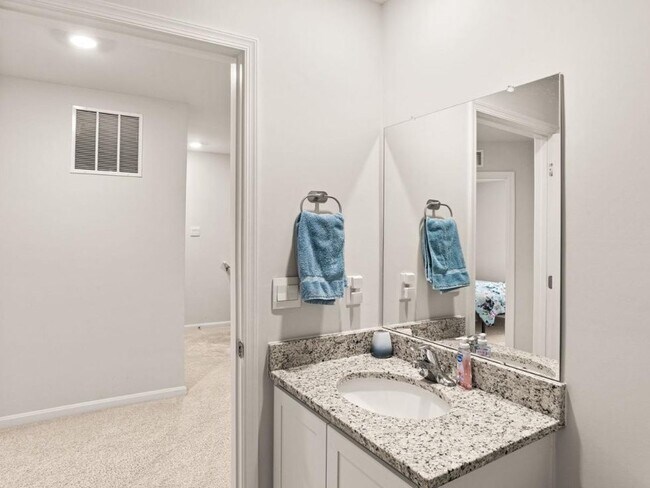 Building Photo - 310 Maple Run Dr